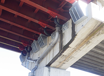 落橋防止装置の写真1